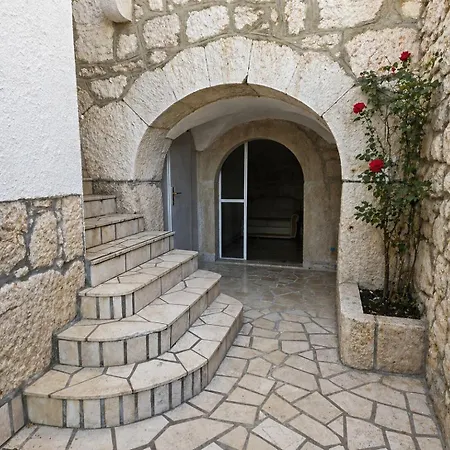Adria House فيلة *