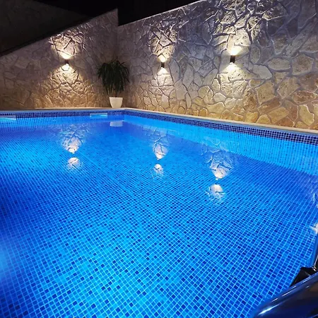 Adria House فيلة *