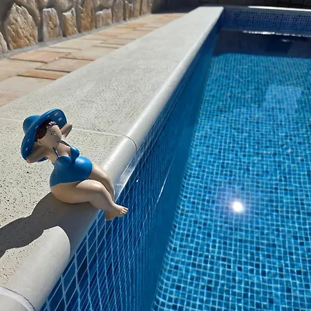 فيلة Adria House *