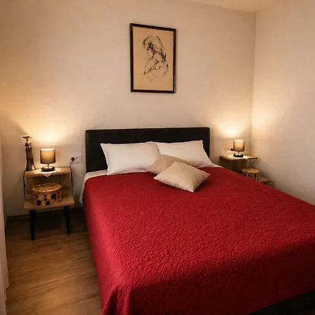 فيلة Adria House *