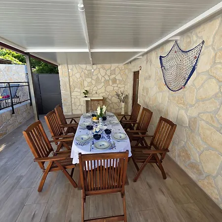 Adria House فيلة *